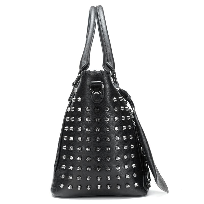 The-Rivet-Skull-Bag-vintage-Leather-Tote-Bag-punk-style-purse-for-women-with-rivets-and-3d-skull-diamonds-black-leather-handbag-(3)