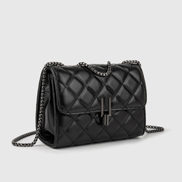 Quilted-Leather-Bag-with Chain-Strap-Zipper-Compartments-beautiful-leather-quilted-purse-with-chain-for-women-(4)